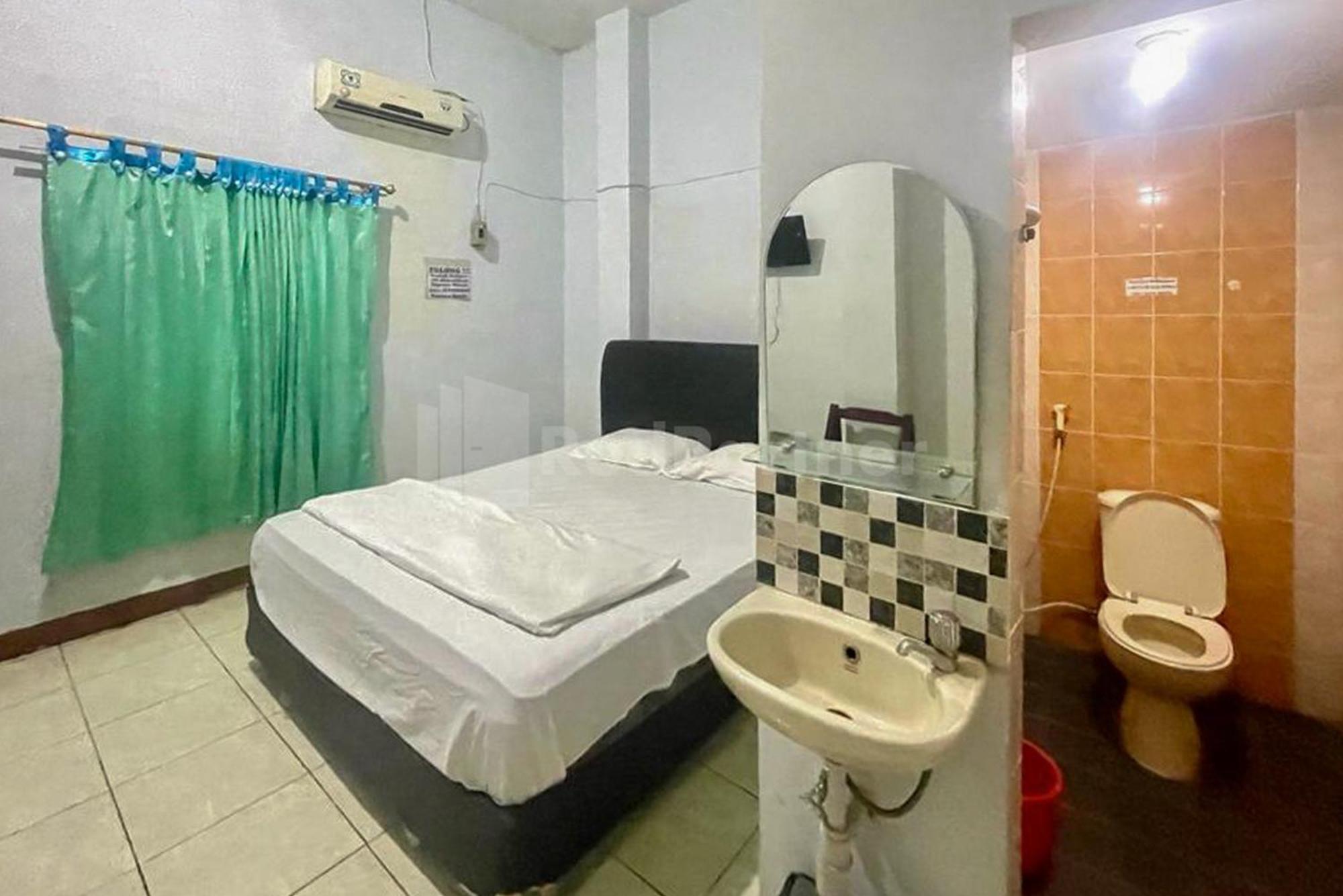 889 Redpartner Hotel