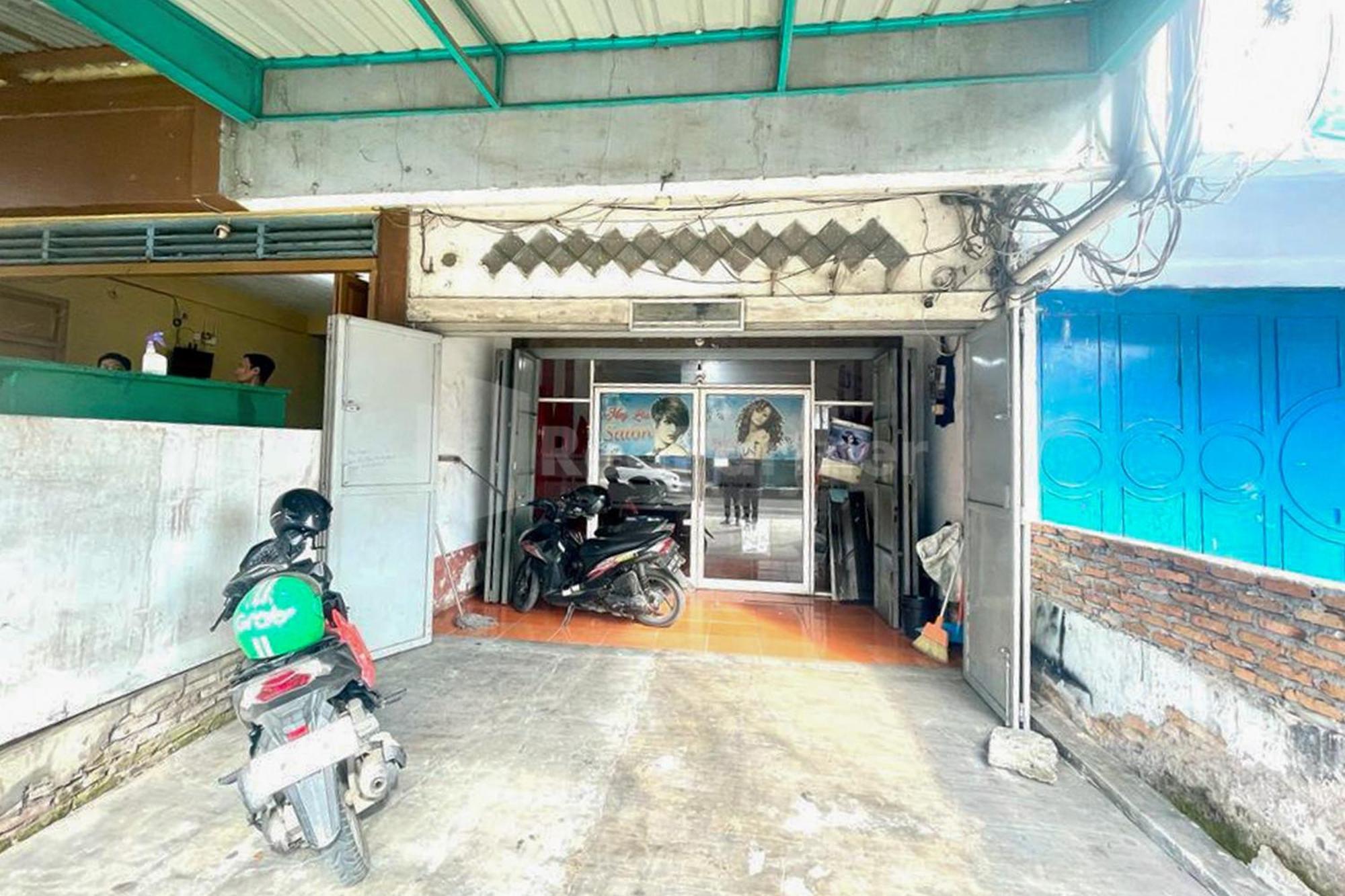889 Redpartner Hotel
